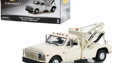 1968 Chevrolet C-30 Dually Wrecker Tow Truck 1/18 Diecast Model by Greenlight - Classic White Collectible