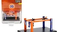 Adjustable Union 76 Orange & Blue Four-Post Lift 1/64 Diecast Model by Greenlight