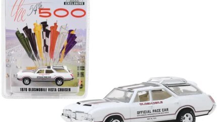 1970 Oldsmobile Vista Cruiser Indianapolis 500 Pace Car 1/64 Diecast by Greenlight