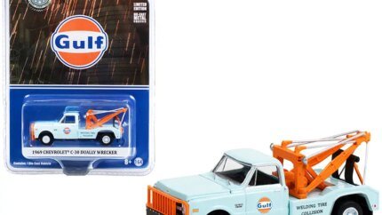 1969 Chevrolet C-30 Dually Wrecker Tow Truck Gulf Oil Light Blue 1/64 Diecast Model by Greenlight - Hobby Exclusive