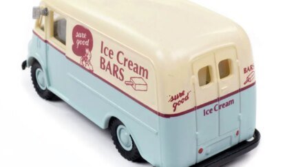 Classic Metal Works 1/87 HO Scale Ice Cream Van Model - Light Blue & Cream with Red Stripes