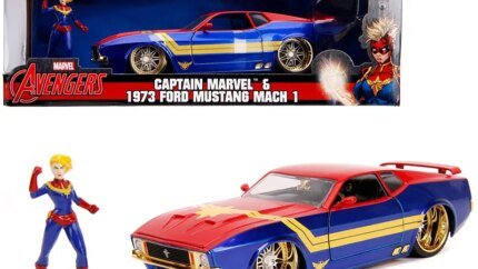 1973 Ford Mustang Mach 1 with Captain Marvel Diecast - Marvel Avengers 1/24 Model by Jada