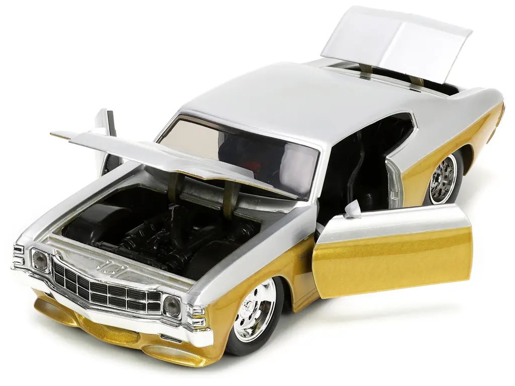 1970 Chevrolet Chevelle SS Diecast Model - Gold & Silver Metallic 1/24 by Jada 2 1970 Chevrolet Chevelle SS Diecast Model - Gold & Silver Metallic 1/24 by Jada - Image 2