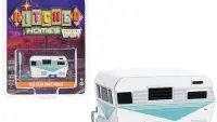 1958 Siesta Travel Trailer Diecast Model 1/64 by Greenlight - White & Teal with Silver Stripes
