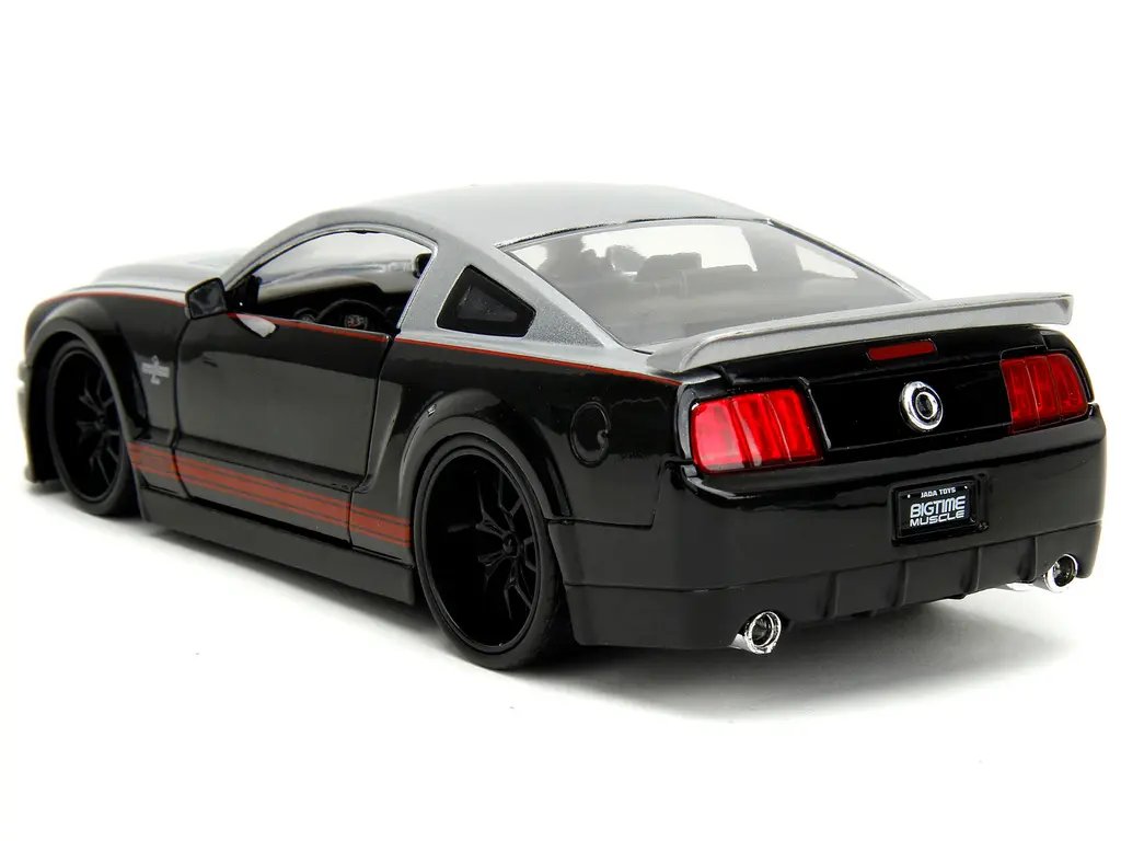 2008 Ford Shelby Mustang GT-500KR Diecast Model – Silver & Black with Red Stripes by Jada