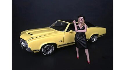 Patricia Figurine 'Hanging Out II' for 1/18 Scale Models by American Diorama