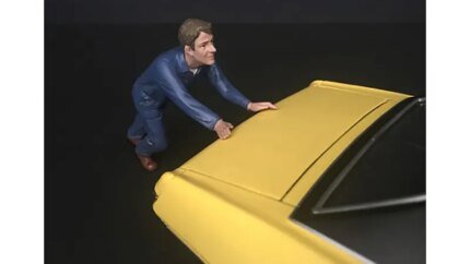 Mechanic Darwin Pushing Car Figurine for 1/18 Scale Models - American Diorama Collectible