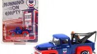 1954 Ford F-100 Tow Truck Diecast Model - Standard Oil Blue & Red, 1/64 by Greenlight