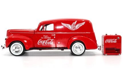 Vintage 1940 Ford Sedan Coca-Cola Diecast Model with Vending Machine - 1/24 Scale by Motor City Classics