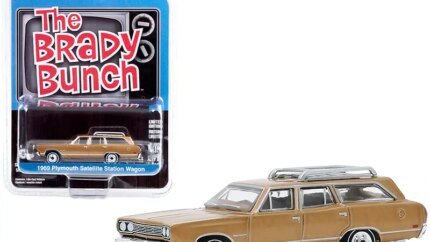 1969 Plymouth Satellite Station Wagon Diecast - Gold 'Brady Bunch' TV Series Collectible by Greenlight