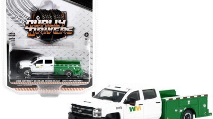 2018 Chevrolet Silverado 3500HD Dually Service Truck Diecast 1/64 Greenlight Waste Management Series 10