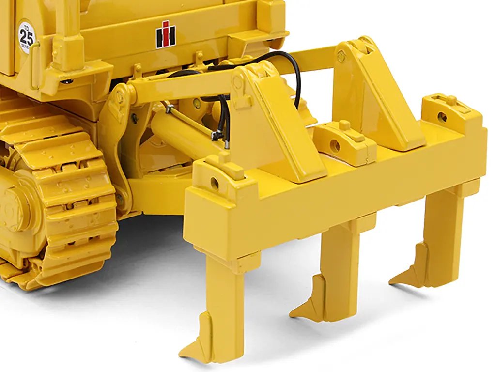 1/25 Diecast International Harvester TD-25 Dozer Model with Enclosed Cab & Ripper by First Gear