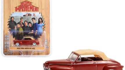 1946 Ford Super De Luxe Convertible Diecast - Greenlight Hollywood Series 1/64 Model