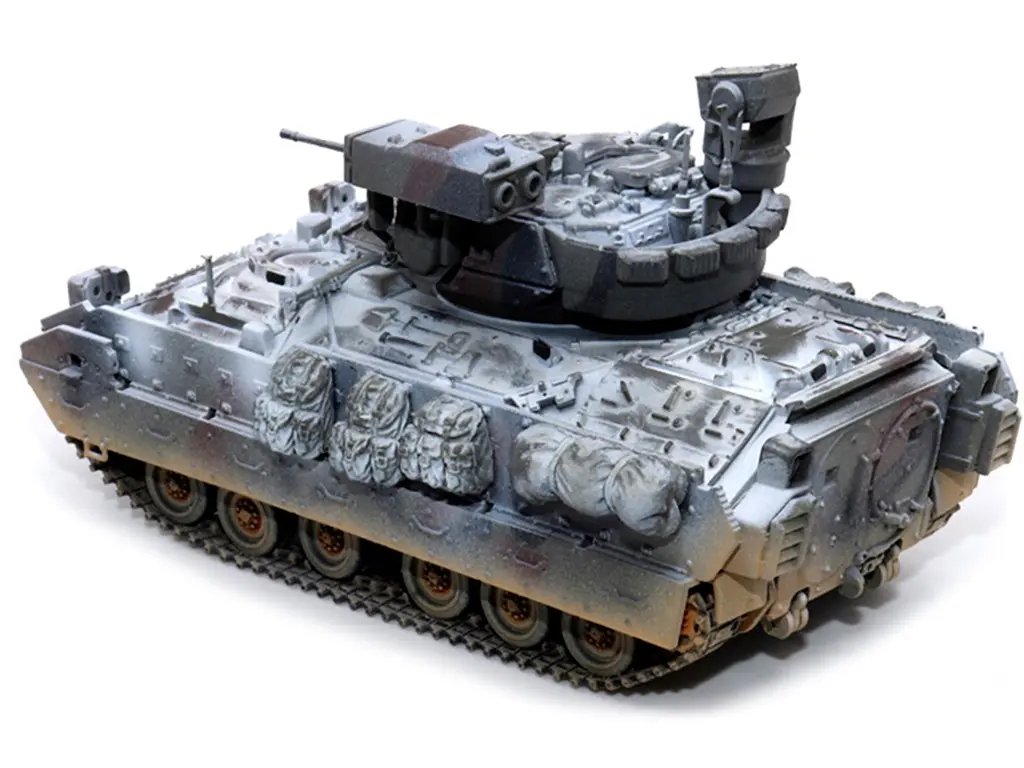 1/72 Snow Camouflage M2A3 Bradley IFV Model - NEO Dragon Armor Series by Dragon Models 2 1/72 Snow Camouflage M2A3 Bradley IFV Model - NEO Dragon Armor Series by Dragon Models - Image 2