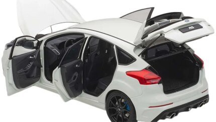 2016 Ford Focus RS Frozen White 1/18 Diecast Model by Autoart - Collector's Dream