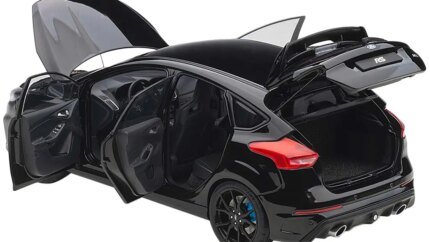 2016 Ford Focus RS Shadow Black 1/18 Diecast Model by Autoart – Collector's Dream