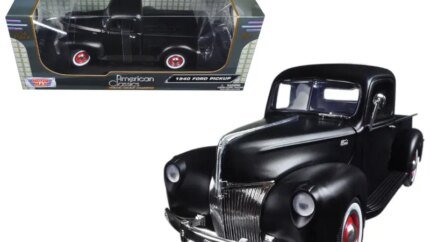 1940 Ford Pickup Matt Black 1/18 Diecast Model Car by Motormax - Vintage Collectible