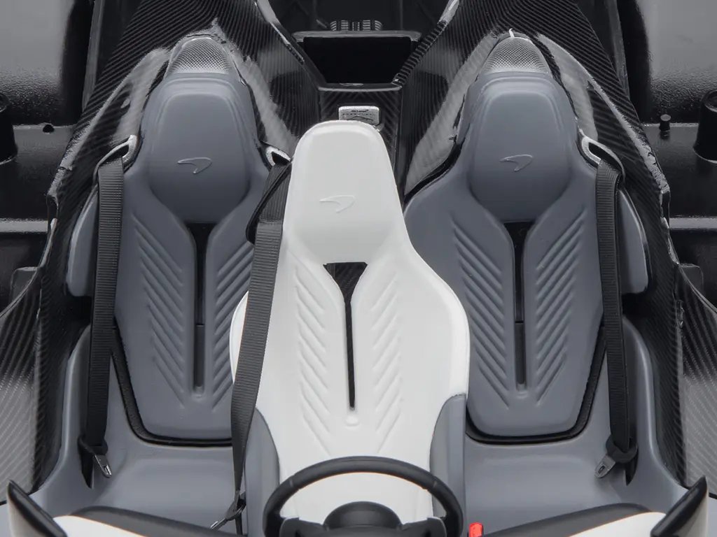 McLaren Speedtail 1/18 Model Car in Frozen Blue Metallic with Black Top & Suitcase by Autoart 4 McLaren Speedtail 1/18 Model Car in Frozen Blue Metallic with Black Top & Suitcase by Autoart - Image 4