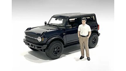 American Diorama 'The Dealership' Customer I Figurine for 1/24 Scale Model Dioramas