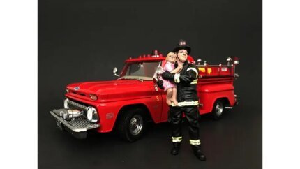 Heroic Firefighter with Baby Figurine for 1:24 Diorama Models - American Diorama