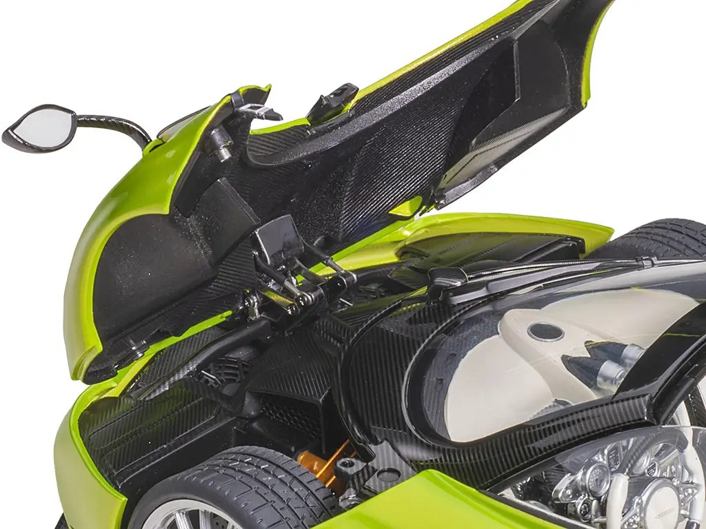 Pagani Huayra Roadster Verde Firenze Green 1/18 Model Car by Autoart with Luggage Set 2 Pagani Huayra Roadster Verde Firenze Green 1/18 Model Car by Autoart with Luggage Set - Image 2