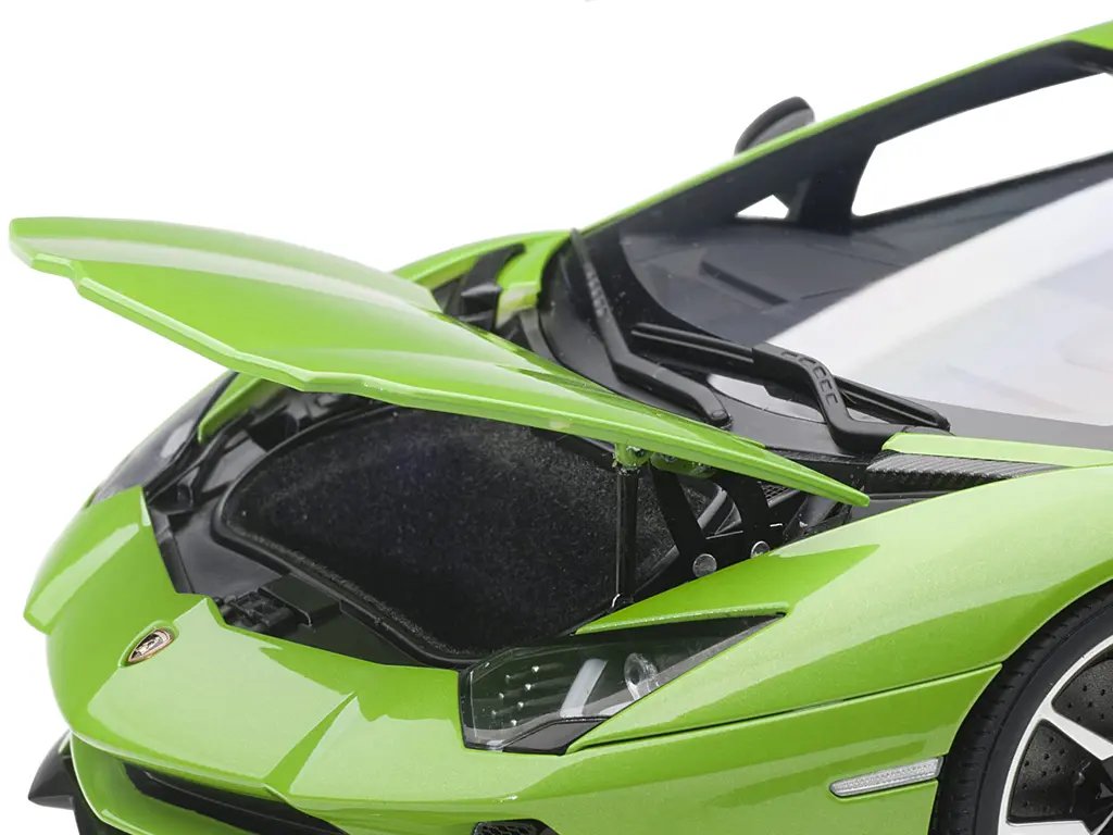 Stunning Lamborghini Aventador S Verde Mantis 1/18 Model Car by Autoart