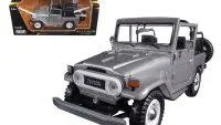 Toyota FJ40 Convertible Silver 1/24 Diecast Model by Motormax - Collectible Classic
