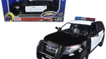 2015 Ford Police Interceptor Utility 1/24 Diecast Model Car with Lights & Sounds by Motormax