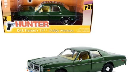 1977 Dodge Monaco Green Metallic Diecast Model - Hunter TV Series Collectible by Greenlight