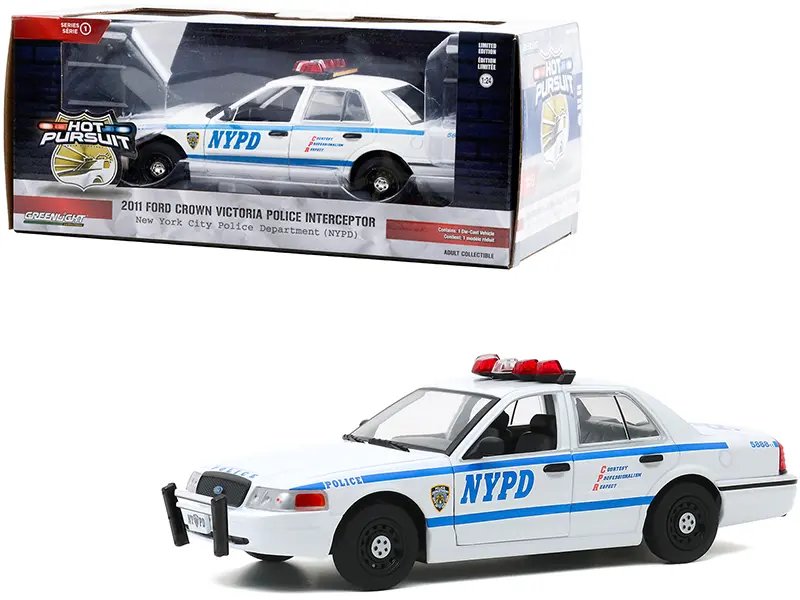 2011 Ford Crown Victoria NYPD Police Interceptor 1/24 Diecast Model by Greenlight