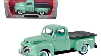 1948 Ford F1 Pickup Truck Green 1/18 Diecast Model Car by Road Signature