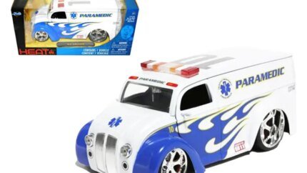 Jada 1/24 Diecast Div Cruiser Paramedics Ambulance Model - Collectible Bus