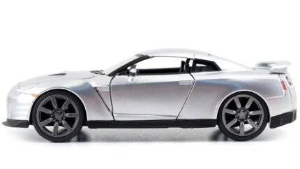 Experience Speed: Brian's Silver Metallic Nissan GT-R R35 for Sale