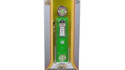 Vintage Magnolia Gasoline Pump 1/18 Diecast Replica by Road Signature