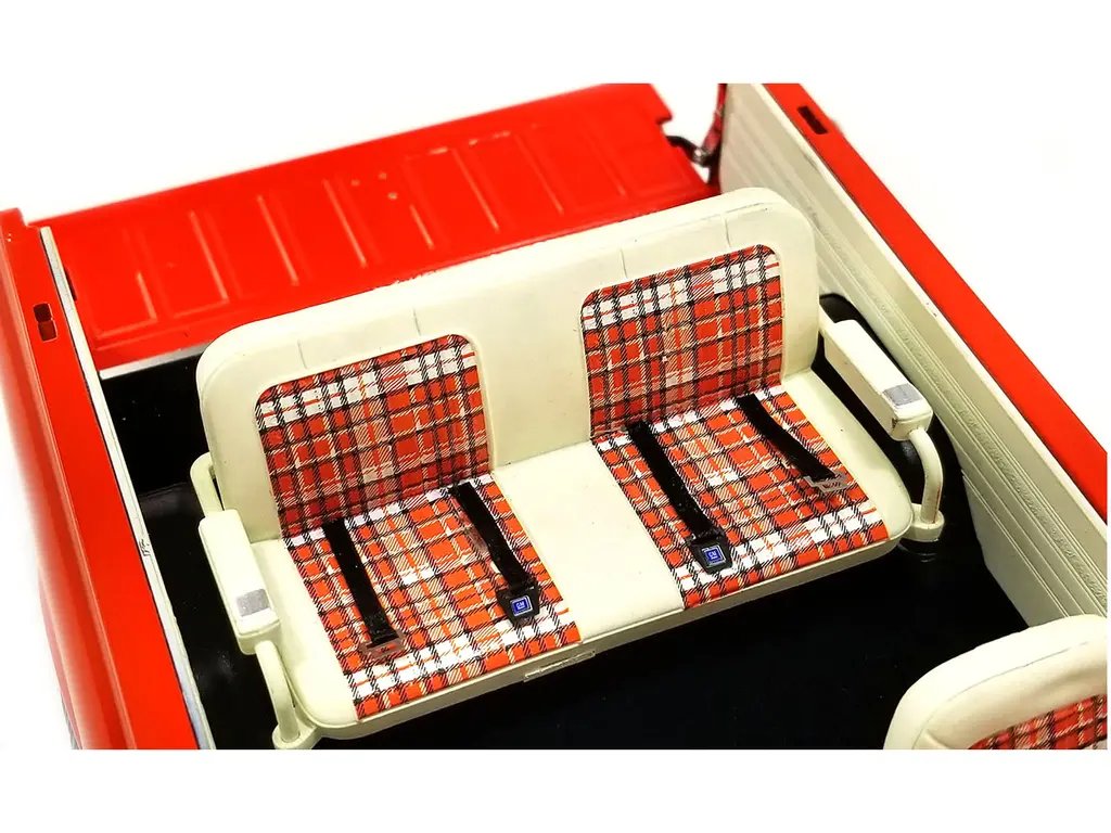 Limited Edition 1972 Chevrolet K5 Blazer Highlander 1/18 Diecast Model by ACME 2 Limited Edition 1972 Chevrolet K5 Blazer Highlander 1/18 Diecast Model by ACME - Image 2