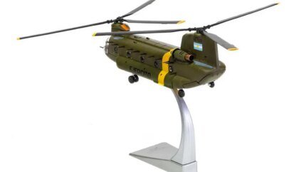 Boeing CH-47C Chinook Helicopter "AE-520 Falklands War" (1982) Argentine Army "The Aviation Archive" Series 1/72 Diecast Model by Corgi