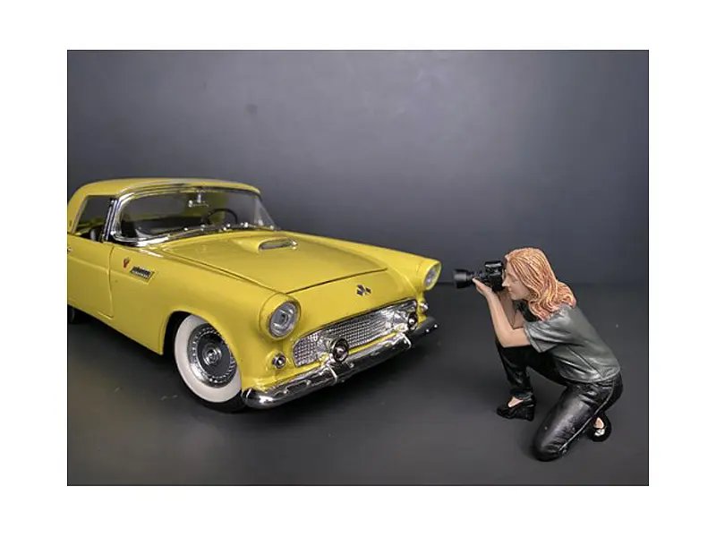 American Diorama Weekend Car Show Figurine III for 1/18 Scale Models