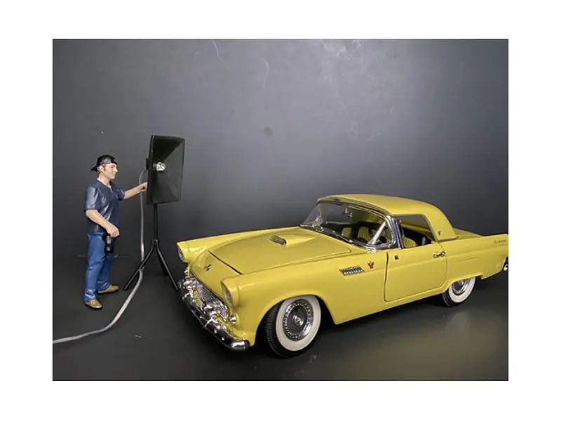 Weekend Car Show Figurine V for 1/24 Scale Models by American Diorama – Perfect for Collectors