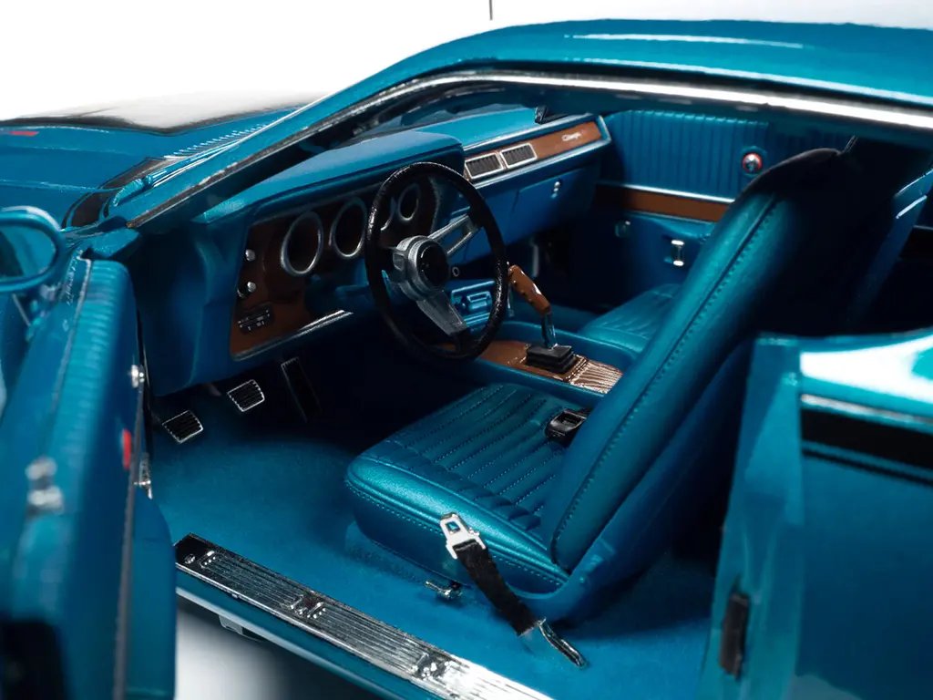 1971 Dodge Charger R/T 426 Hemi Diecast Model Car 1/18 - Blue Metallic by Auto World 4 1971 Dodge Charger R/T 426 Hemi Diecast Model Car 1/18 - Blue Metallic by Auto World - Image 4