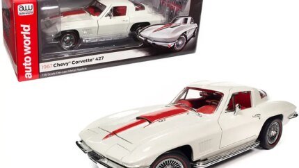 1967 Chevrolet Corvette 427 Coupe Diecast Model 1/18 - White with Red Stinger by Auto World