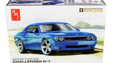 Build Your Dream: 2009 Dodge Challenger R/T 1/25 Scale Model Kit by AMT