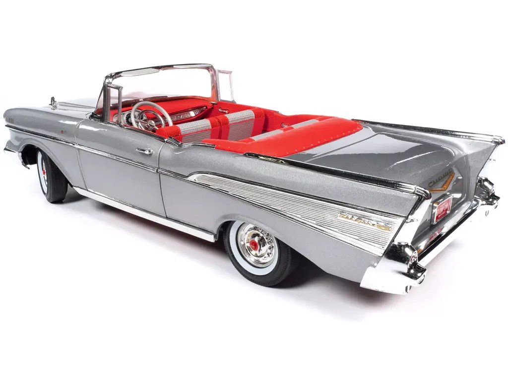 1957 Chevrolet Bel Air Convertible Diecast Model – Inca Silver Metallic, 1/18 Scale by Auto World