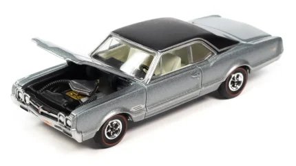 1966 Oldsmobile 442 Diecast Model - Limited Edition Silver Mist Metallic by Auto World
