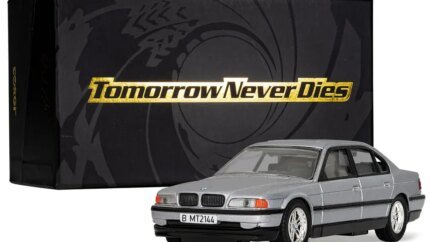 BMW 750iL Silver Metallic Diecast Model - James Bond 007 'Tomorrow Never Dies' by Corgi