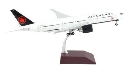 GeminiJets 1/200 Diecast Model: Air Canada Boeing 777-200LR with Flaps Down
