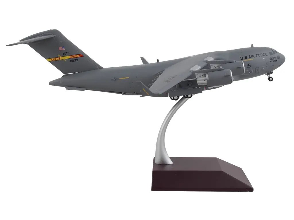 GeminiJets 1/200 Diecast Boeing C-17 Globemaster III Altus AFB Model Airplane