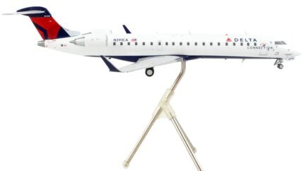 Gemini 200 Delta Connection CRJ700 Diecast Model Airplane 1/200 by GeminiJets