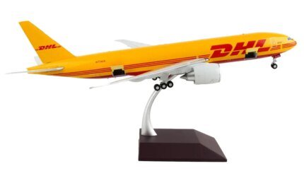 GeminiJets Boeing 777F DHL Yellow Diecast Model 1/200 - Interactive Series