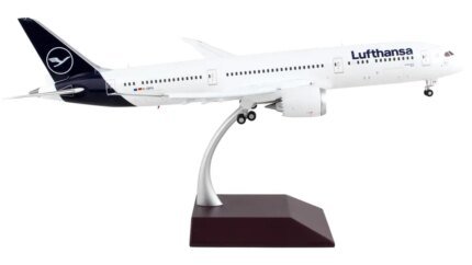 Boeing 787-9 Lufthansa Diecast Model Airplane 1/200 by GeminiJets - Gemini 200 Series