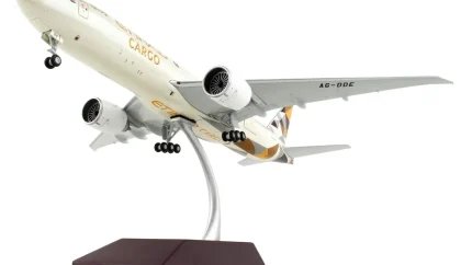 GeminiJets 1/200 Diecast Boeing 777F Etihad Airways Cargo Model - Interactive Series